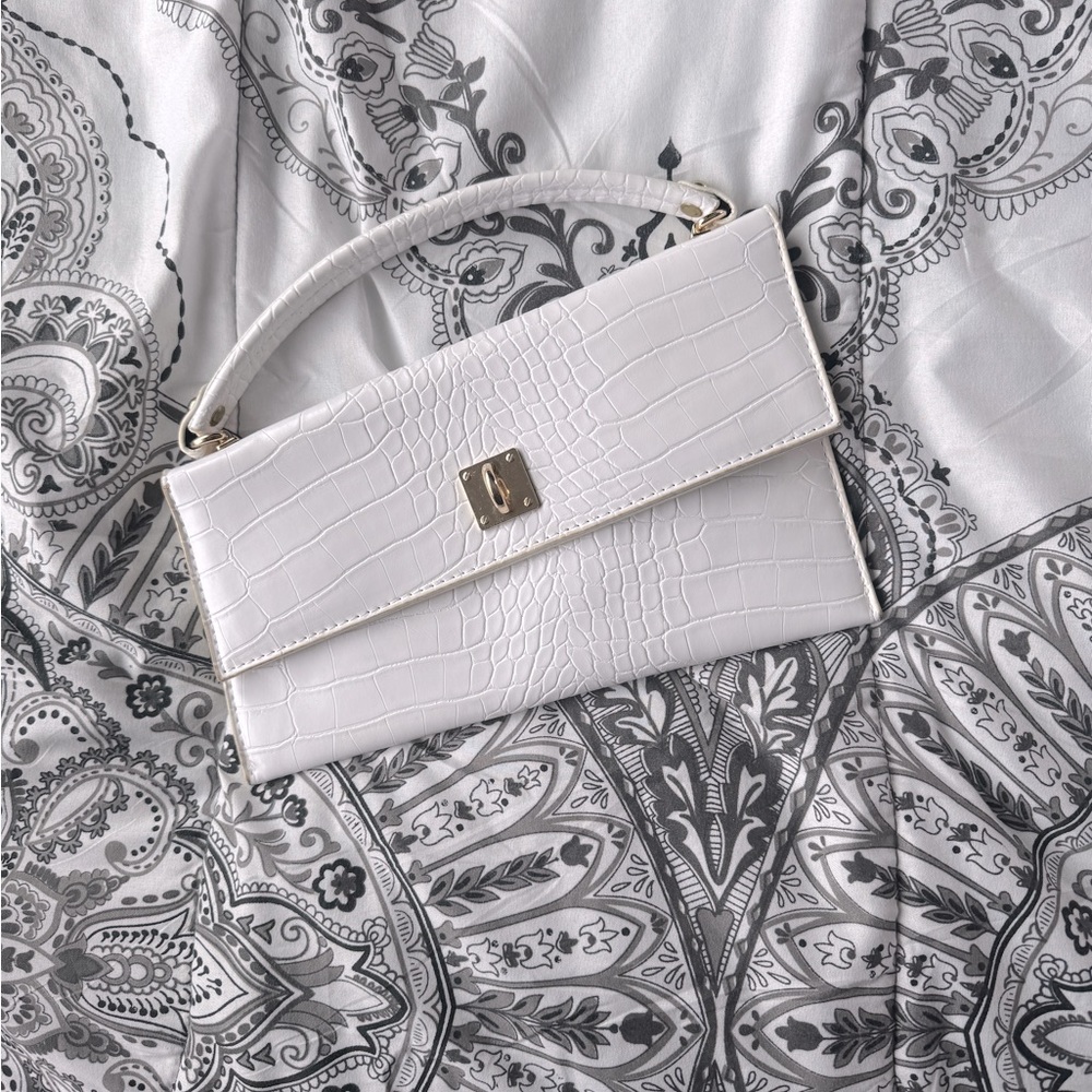 Asymmetric top handle purse